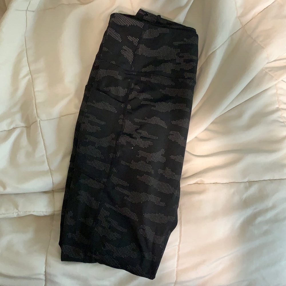 6-8 women’s reflective fleece lined leggings.